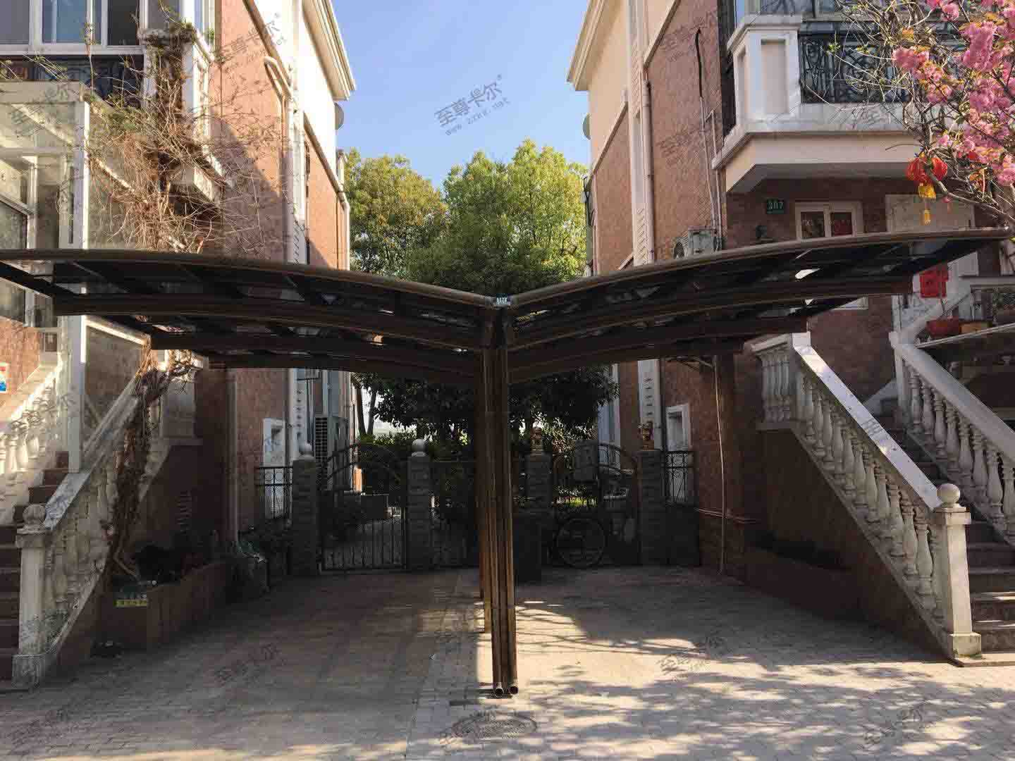 自行車(chē)棚的搭建.jpg 自行車(chē)棚的搭建.jpg