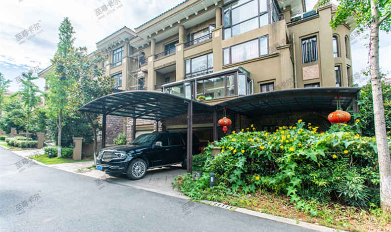 停車棚這樣設計、既時尚又溫馨