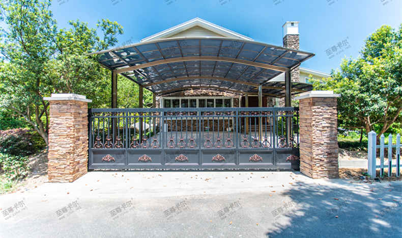 你家車(chē)棚的名字叫至尊卡爾嗎？