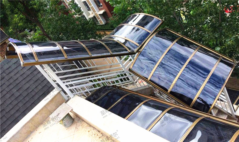 室外樓梯雨棚怎么設(shè)計,先看看這些室外樓梯遮雨棚圖片