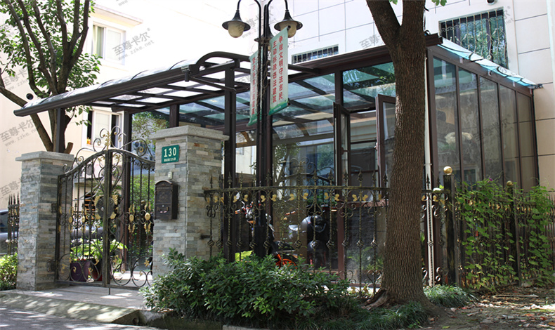 做雨棚用什么材料好，可以看看這種雨棚，大部分用戶都在用的高檔雨棚