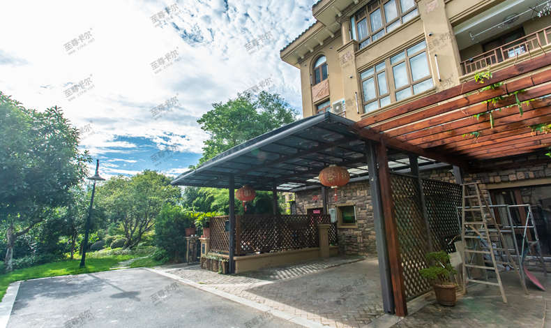 停車棚生產廠家深度透露：為什么說鋁合金車棚性價比高？