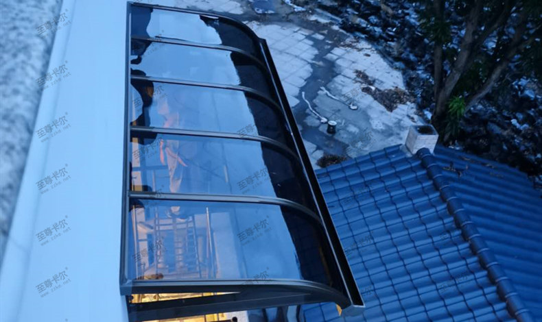 選雨棚？一定要考慮耐力板雨棚哦