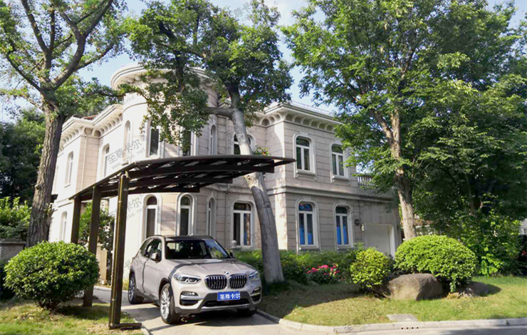 讓人贊不絕口的車棚效果圖，業(yè)主安裝后高端大氣又實用！您了解這種車棚材料嗎？