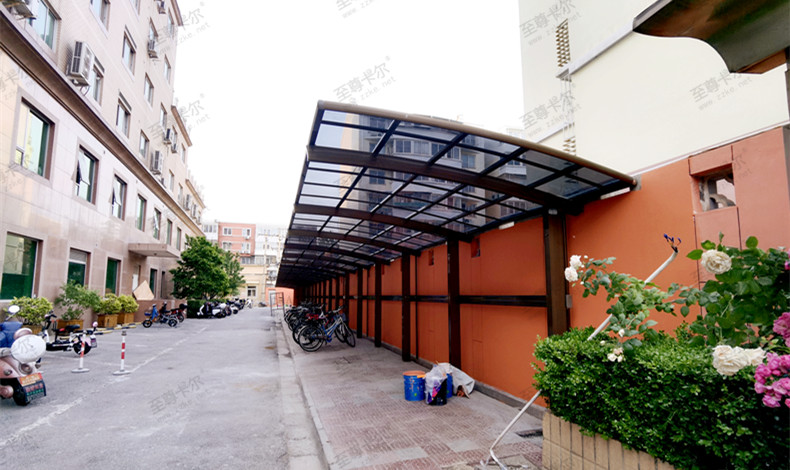 沒(méi)有非機(jī)動(dòng)車棚怎么實(shí)現(xiàn)安全充電管理？看這些非機(jī)動(dòng)車棚圖片。