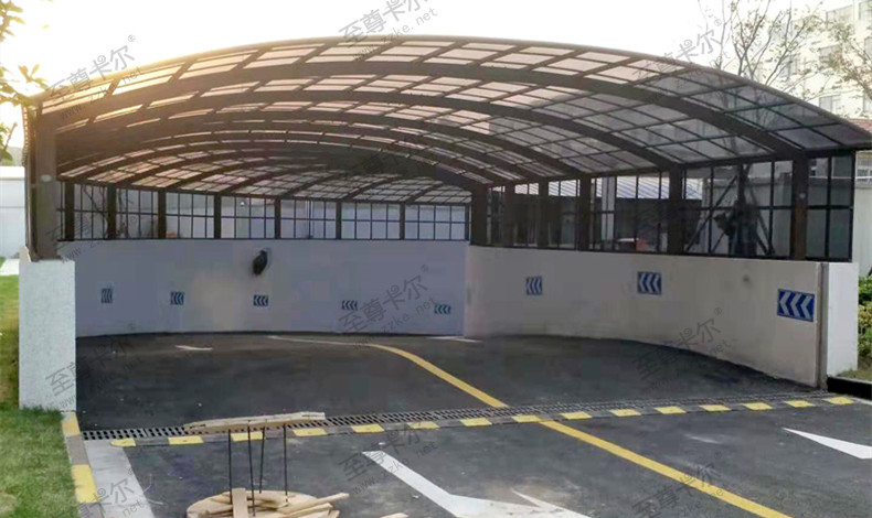 鋼化玻璃車庫(kù)入口棚這么危險(xiǎn)你還不知道？記好這些知識(shí)可別踩大坑