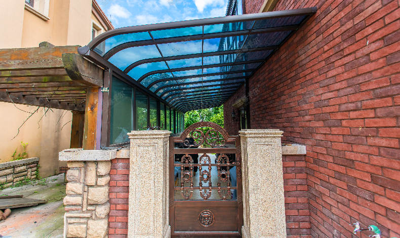 專(zhuān)業(yè)的車(chē)雨棚設(shè)計(jì),行業(yè)都知道,打造您喜歡的露臺(tái)棚！