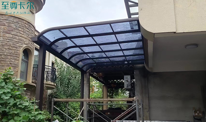 深圳寶安專業(yè)做家庭雨棚的廠家？陽臺(tái)雨棚上門安裝？